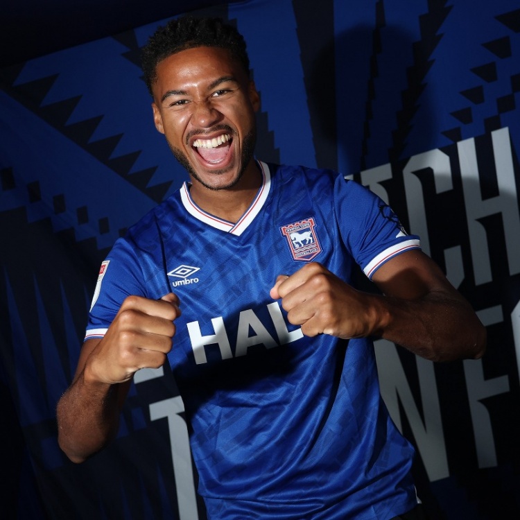 脚在上赛季, 官方